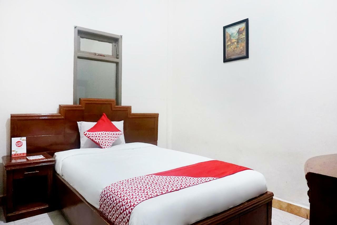 Oyo 627 Tirta Kencana Syariah Pekanbaru Exterior foto